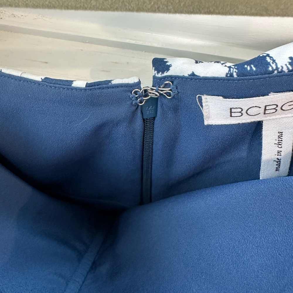 Bcbgeneration Blue And White Patterned One Should… - image 5